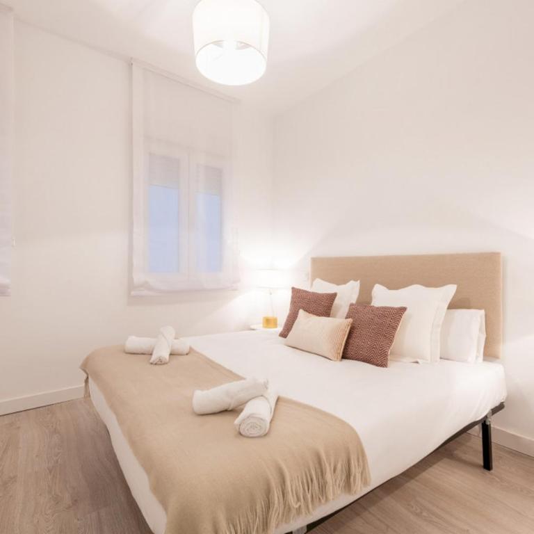 Bright and Refurbished-2BED 1BATH-Ventas - Two-Bedroom Apartment - 4