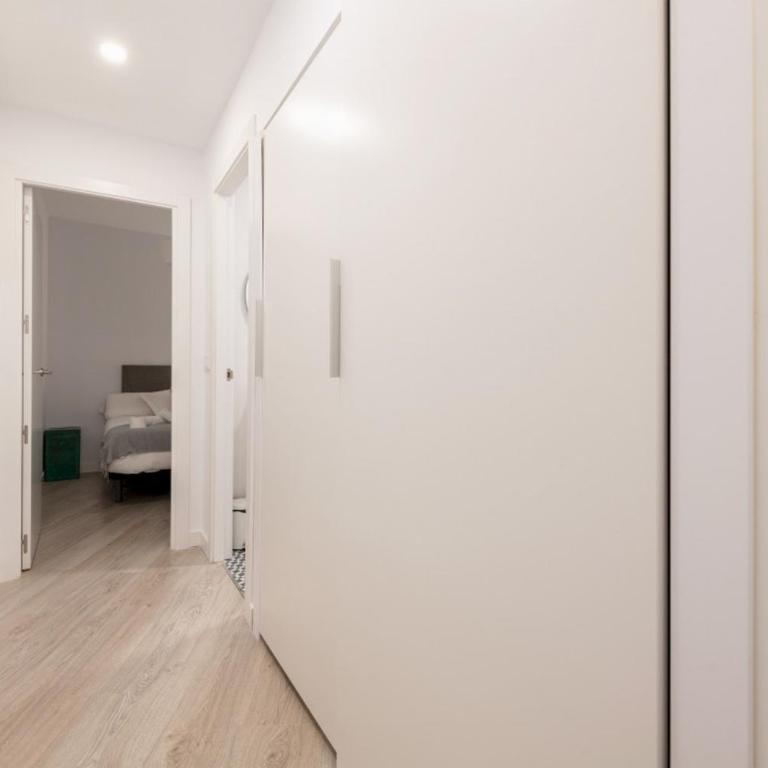 Bright and Refurbished-2BED 1BATH-Ventas - Two-Bedroom Apartment - 9