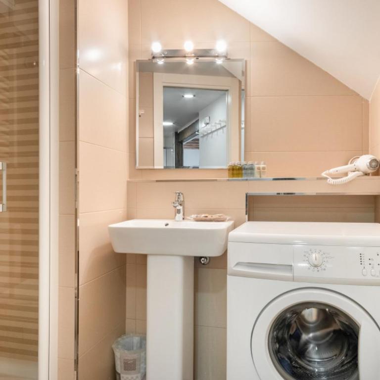 Central apt with 2 single bedrooms - Plaza Mayor - Two-Bedroom Apartment - 15