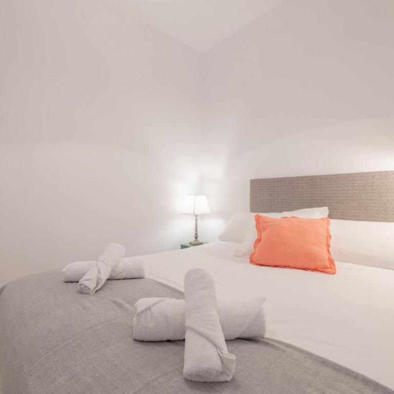 Bright and Refurbished-2BED 1BATH-Ventas - Two-Bedroom Apartment - 6