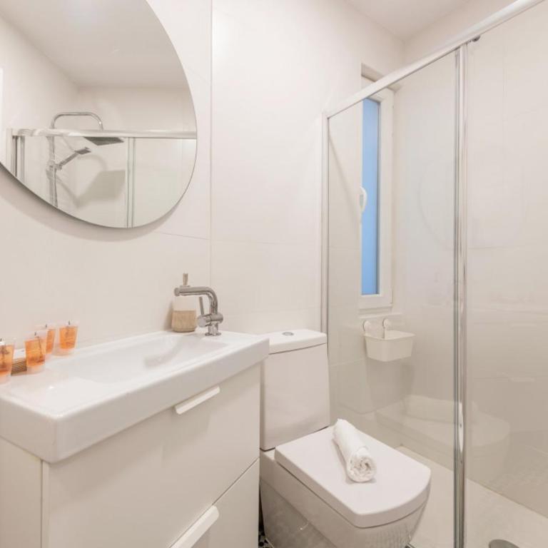 Bright and Refurbished-2BED 1BATH-Ventas - Two-Bedroom Apartment - 10