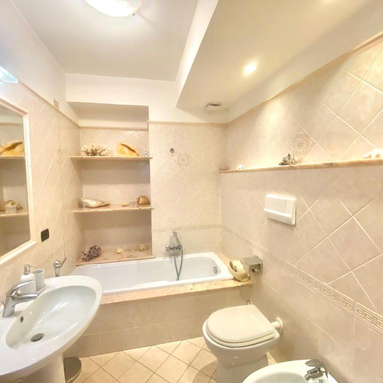 BellaVista Apartments - Superior Apartment - 24
