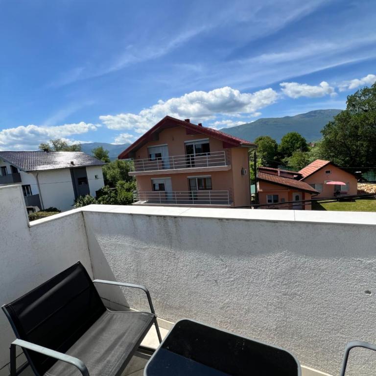Apartmani Gandi - Deluxe Double Room with Balcony - 10