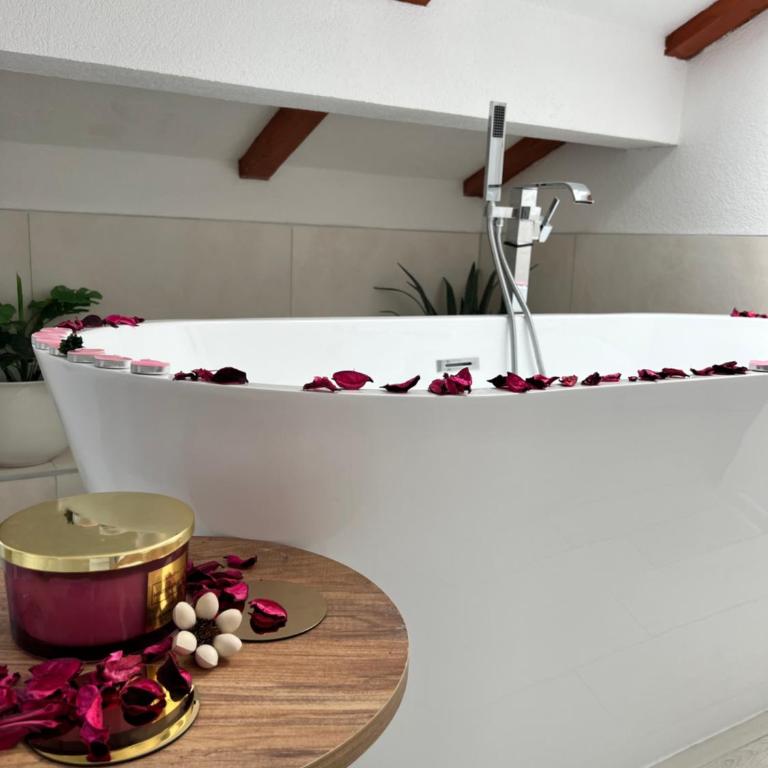 Apartmani Gandi - Deluxe Double Room with Balcony - 2