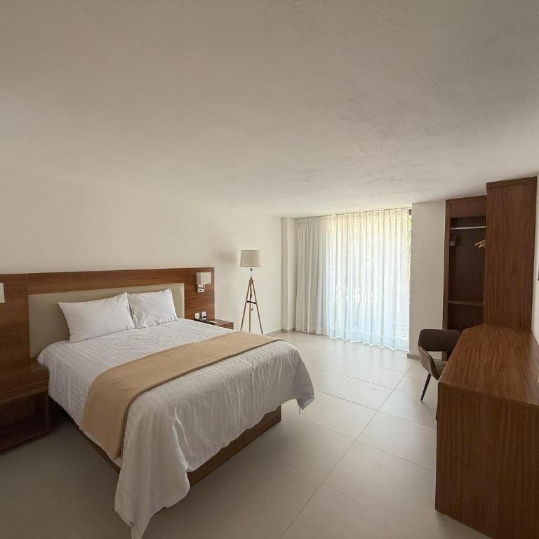 Hotel Casa Kavia Vallarta - Queen Room with Balcony - 9