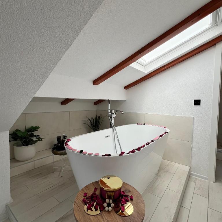 Apartmani Gandi - Deluxe Double Room with Balcony - 3