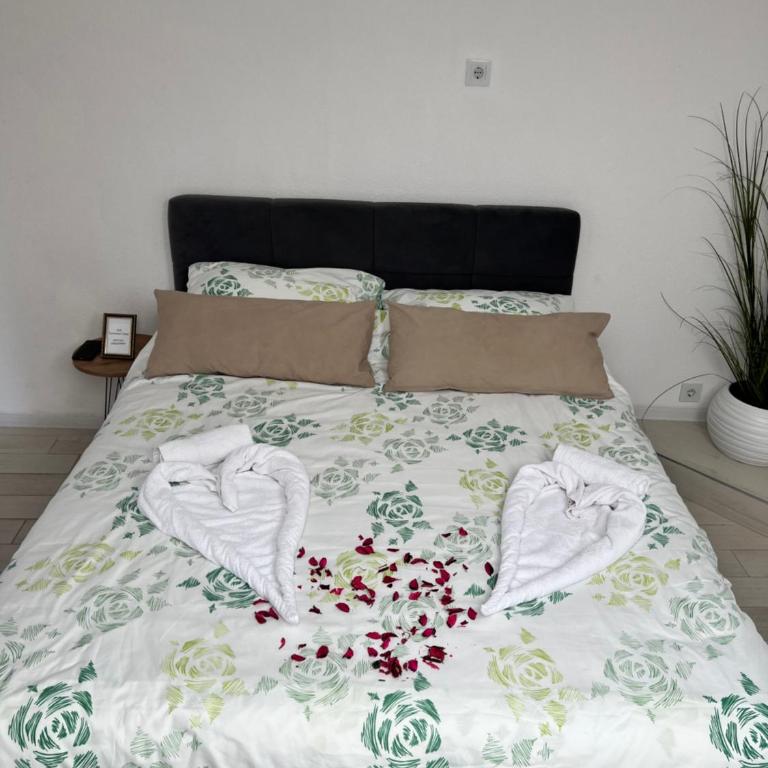 Apartmani Gandi - Deluxe Double Room with Balcony - 8