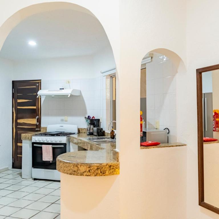 Amazing Complex Near 5th Avenue by Andiani Travel - Two-Bedroom Deluxe Apartment - 10