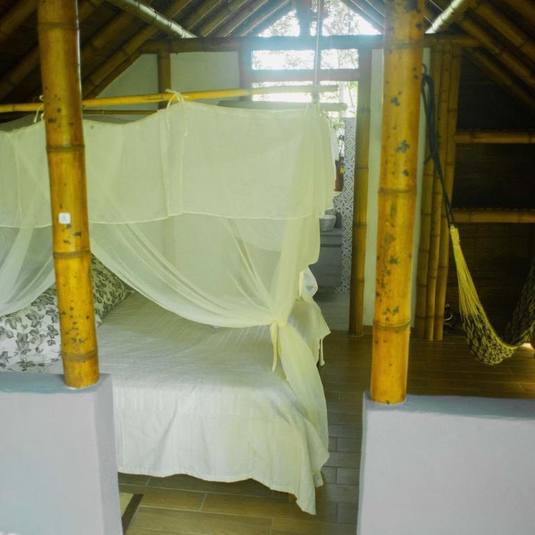 Glamping 8Caminos - Habitación con cama grande y balcón - 13