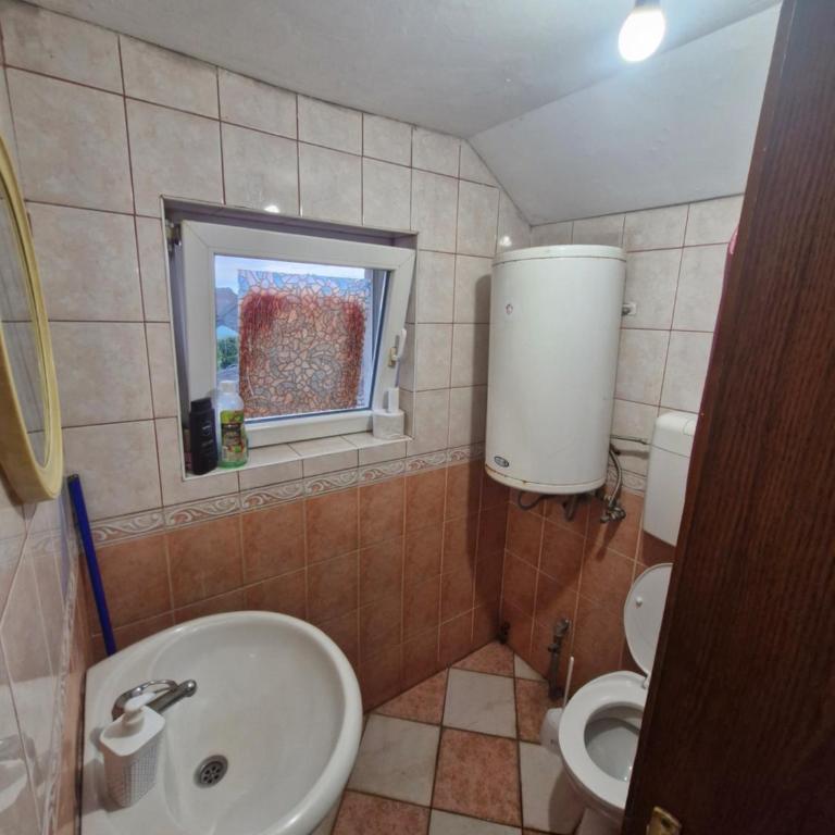 Konak Kod Gorana 3 - Dvokrevetna Soba sa Zasebnim Krevetima i Zajedničkim Kupatilom - 5