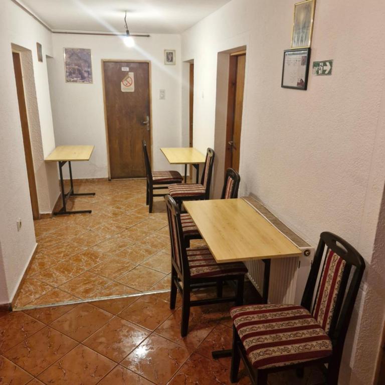 Konak Kod Gorana 3 - Dvokrevetna Soba sa Zasebnim Krevetima i Zajedničkim Kupatilom - 4
