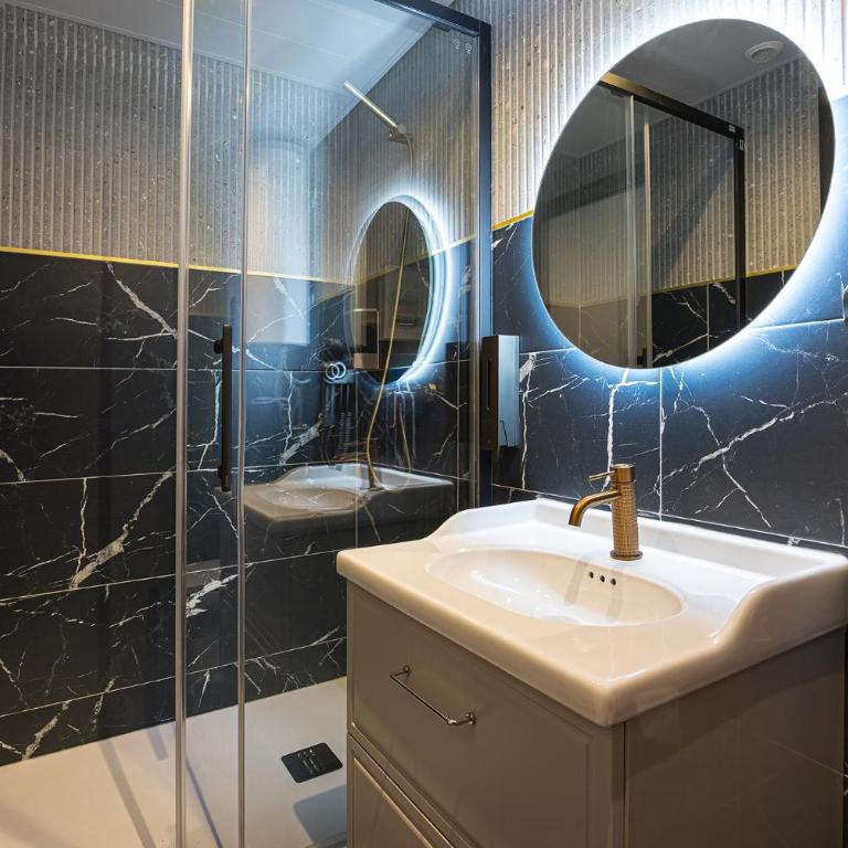 The 126 - Habitación Doble con baño privado - 10