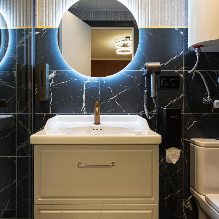 The 126 - Habitación Doble con baño privado - 11