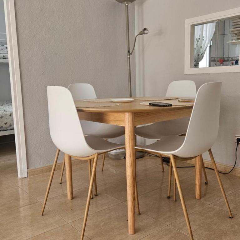 Stylowy apartament 100 metrów od plaży - Two-Bedroom Apartment - 10