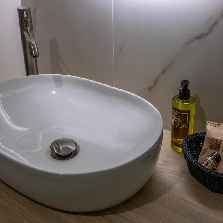 Domus Carulli 23 - Camera Matrimoniale con Bagno Privato - 2