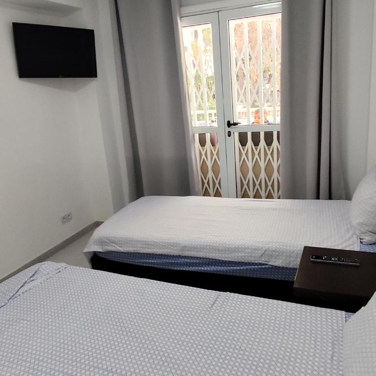 Salou playa center - Three-Bedroom Apartment - 18