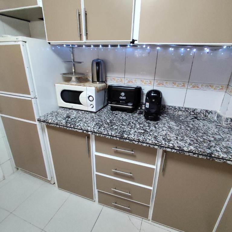 Salou playa center - Three-Bedroom Apartment - 19
