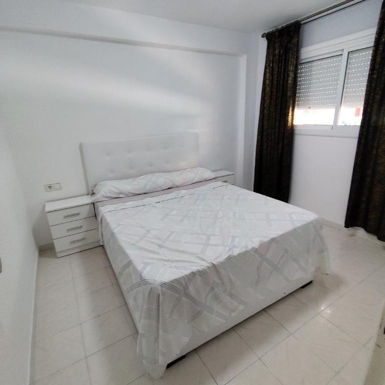 Salou playa center - Three-Bedroom Apartment - 31