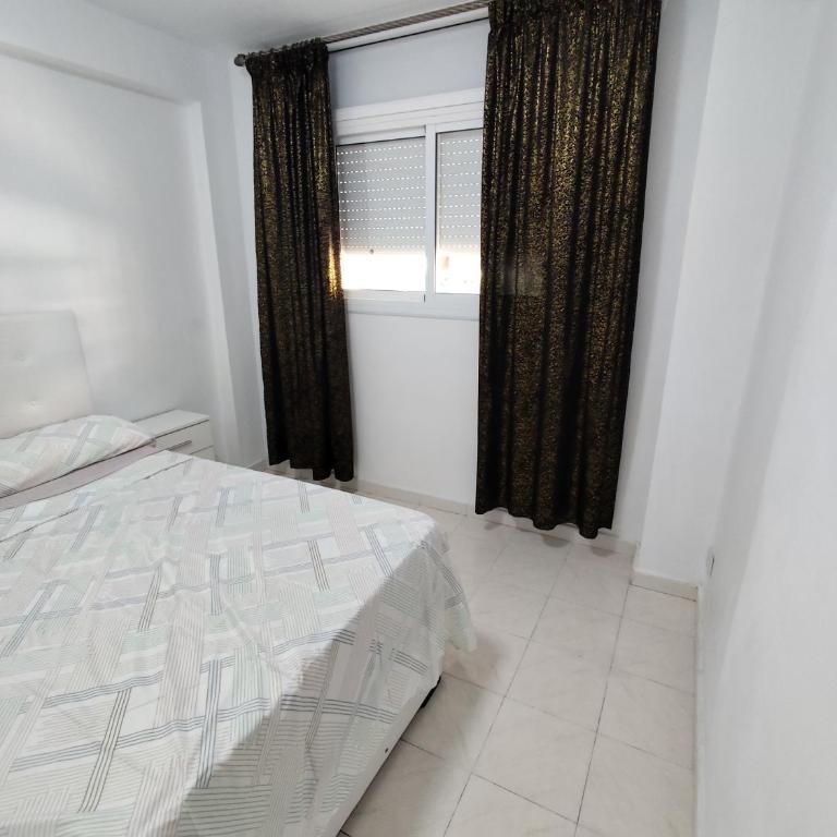 Salou playa center - Three-Bedroom Apartment - 34