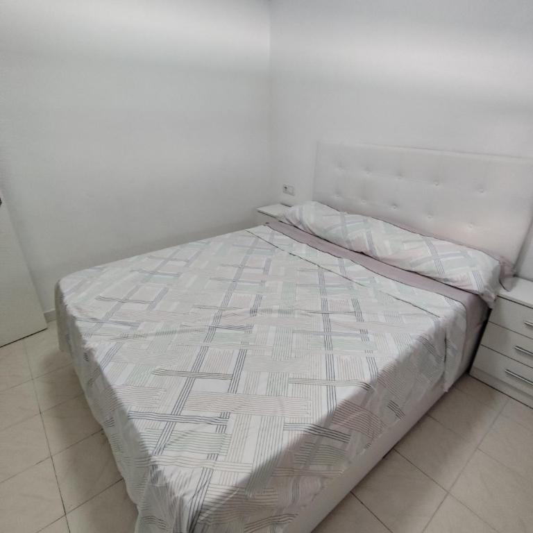 Salou playa center - Three-Bedroom Apartment - 20
