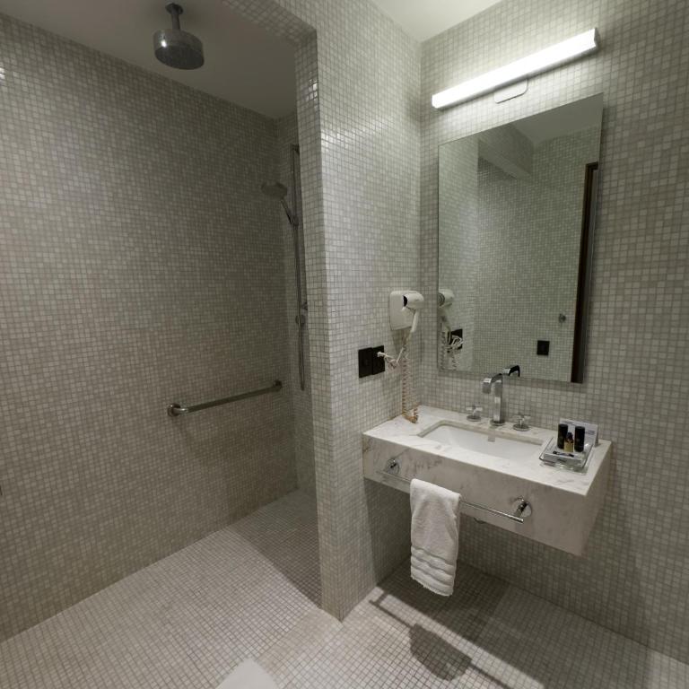 Ikonik Hotel Puebla - Habitación Deluxe con cama extragrande - 3