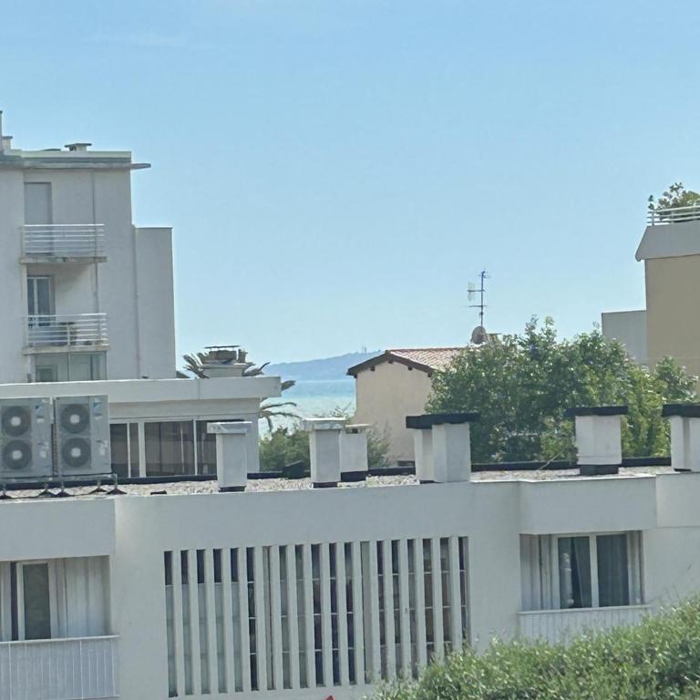 Riviera Retreat - Steps to Beach & Shops, Balcony & AC - Appartement 1 Chambre - 3