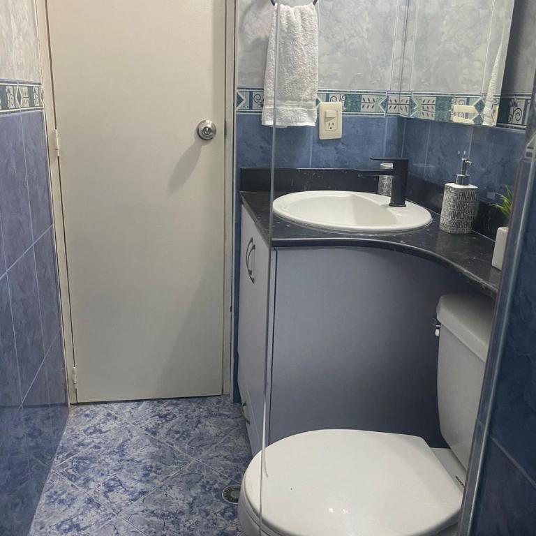 Apartamento renovado parque La Floresta, reserva minimo de 21 dias - Two-Bedroom Apartment - 17