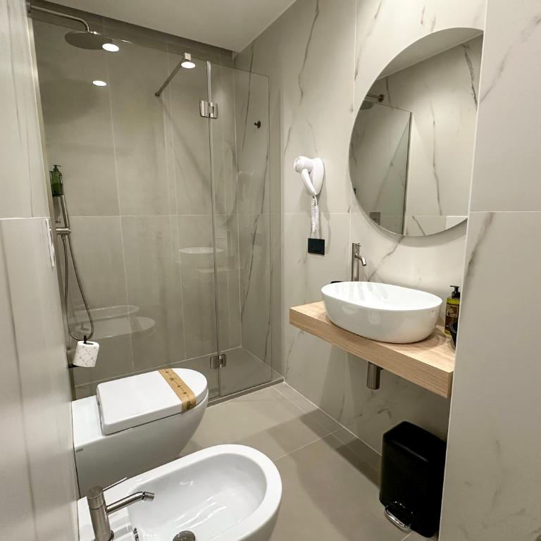 Domus Carulli 23 - Camera Matrimoniale con Bagno Privato - 3