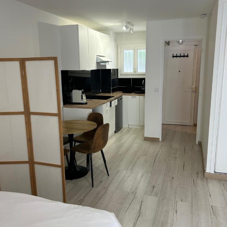 Riviera Retreat - Steps to Beach & Shops, Balcony & AC - Appartement 1 Chambre - 9