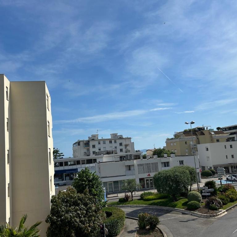 Riviera Retreat - Steps to Beach & Shops, Balcony & AC - Appartement 1 Chambre - 16