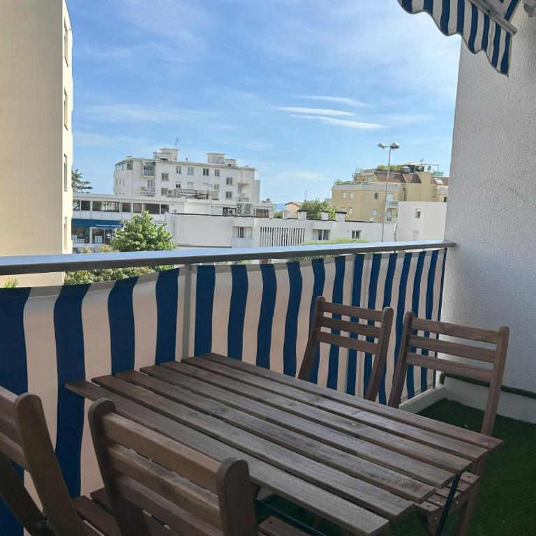 Riviera Retreat - Steps to Beach & Shops, Balcony & AC - Appartement 1 Chambre - 2