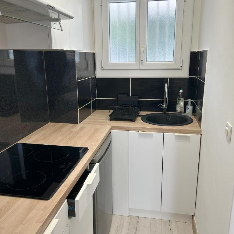 Riviera Retreat - Steps to Beach & Shops, Balcony & AC - Appartement 1 Chambre - 18