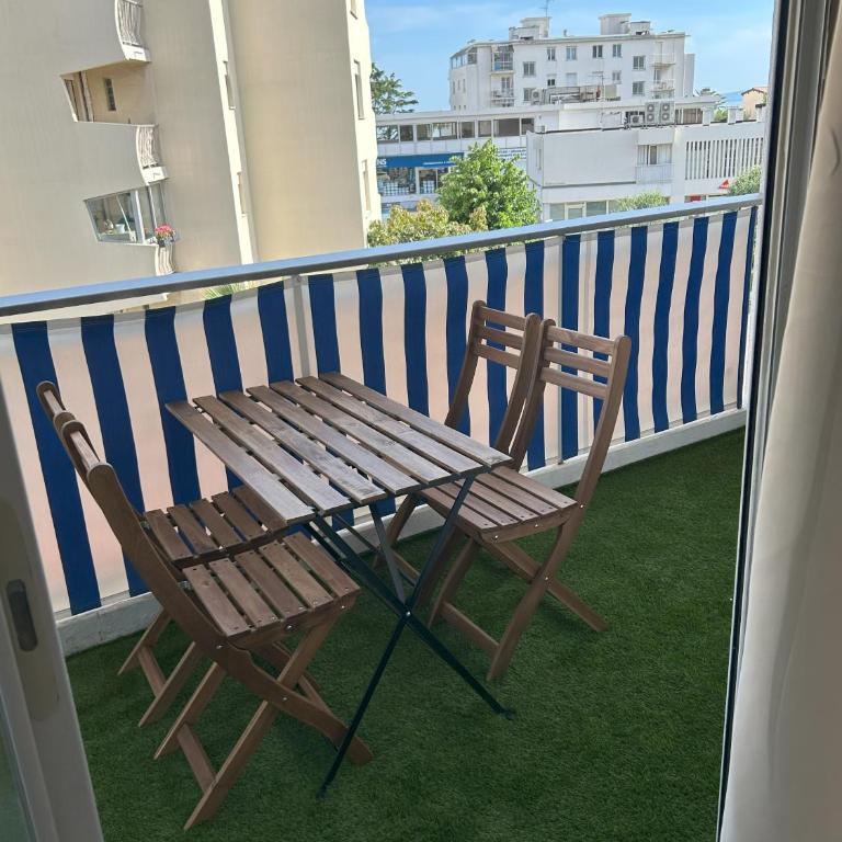 Riviera Retreat - Steps to Beach & Shops, Balcony & AC - Appartement 1 Chambre - 1