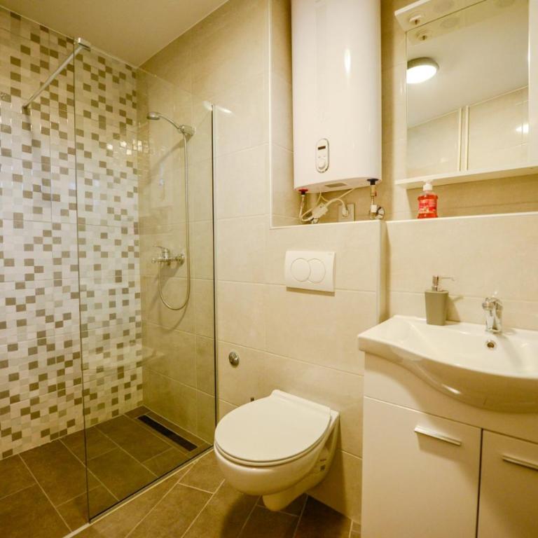 Central and Quiet - One-Bedroom Apartment - 1