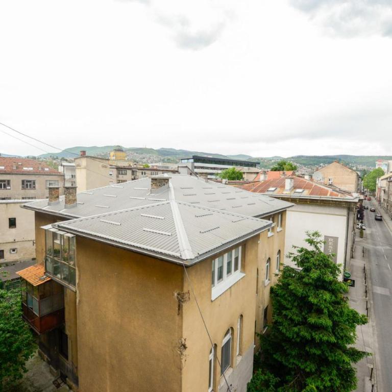 Central and Quiet - One-Bedroom Apartment - 9