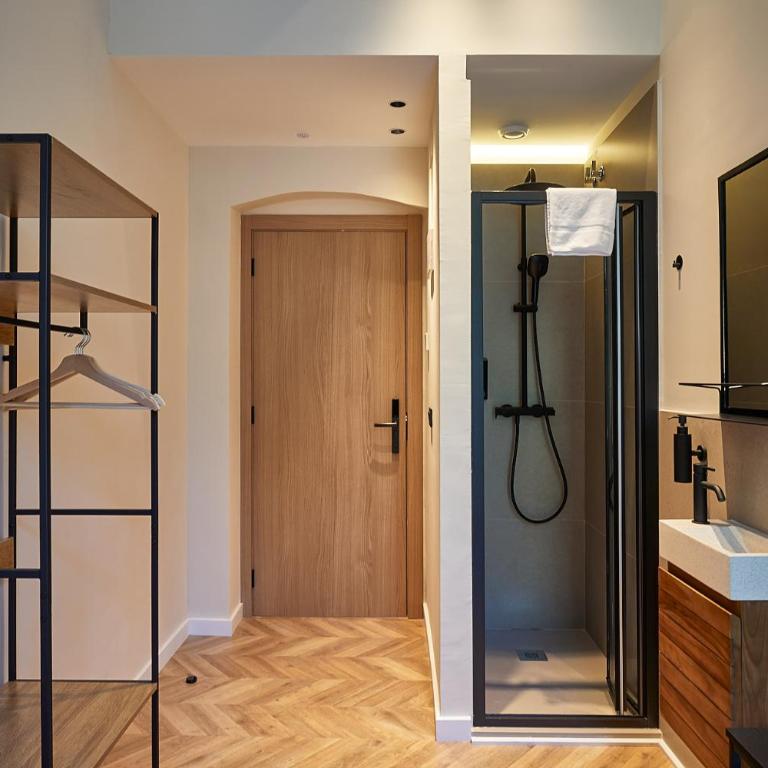 Ella Hostel Boqueria - Single Room with Shower - 2