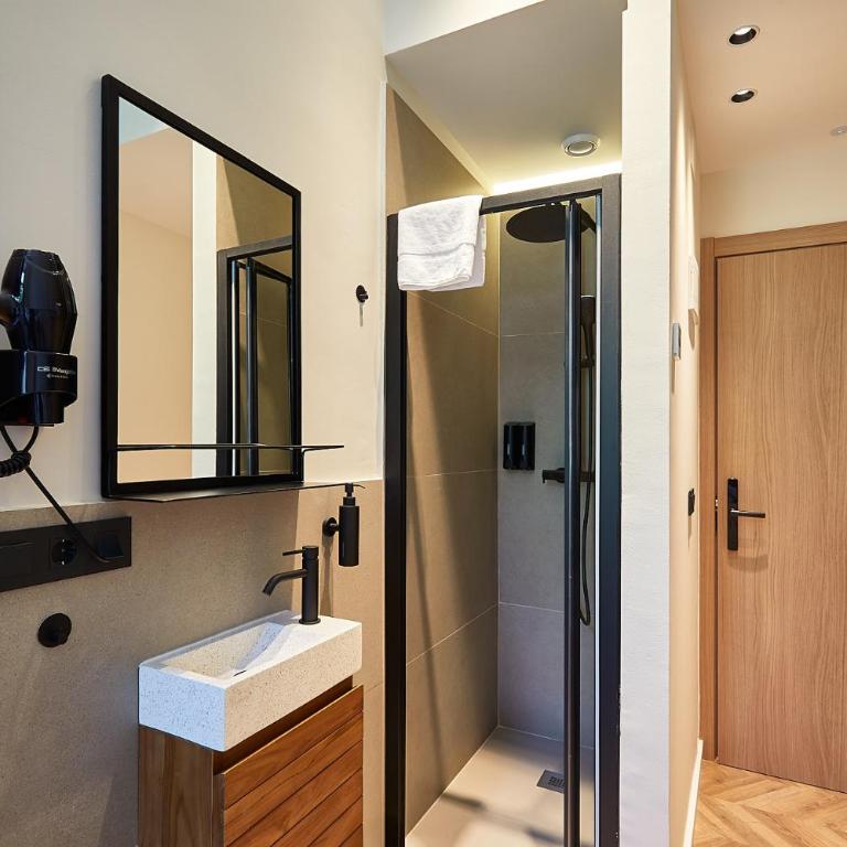 Ella Hostel Boqueria - Single Room with Shower - 6