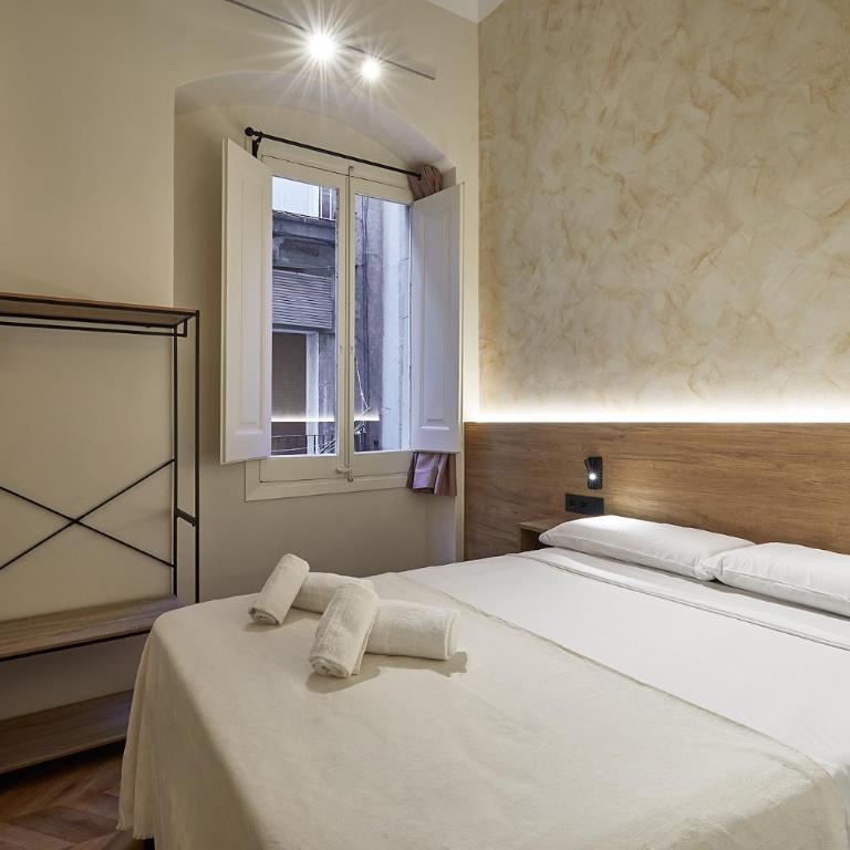 Ella Hostel Boqueria - Double Room with Private Bathroom - 12