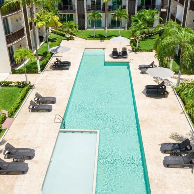 Xhelin Condo - Deluxe Two-Bedroom Apartment with Garden View - 2
