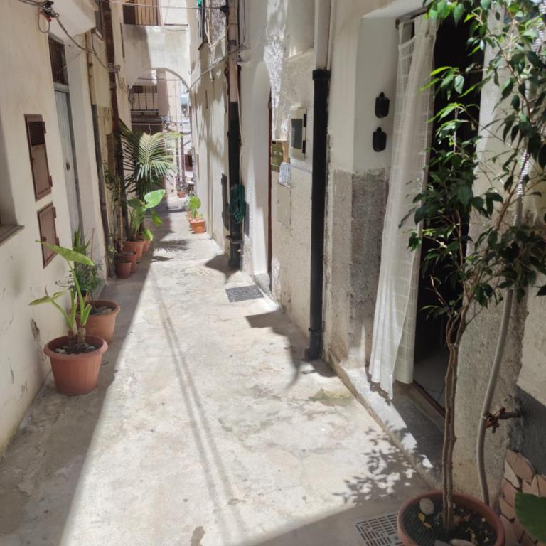 Cortile Maggiore Home - Appartamento con 2 Camere da Letto - 10