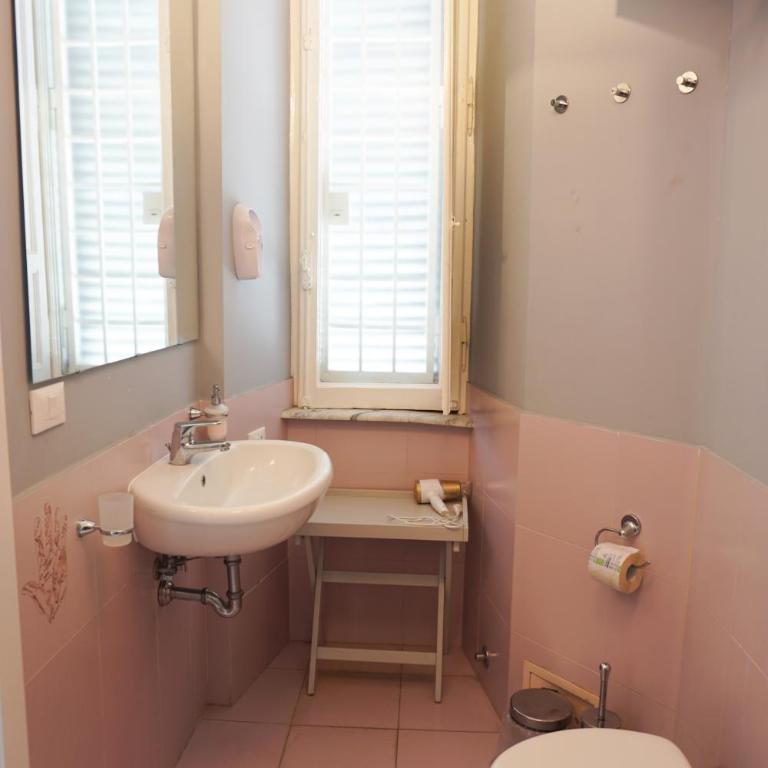 Tarshito Gallery House Roma - Camera Matrimoniale con Bagno Privato - 7