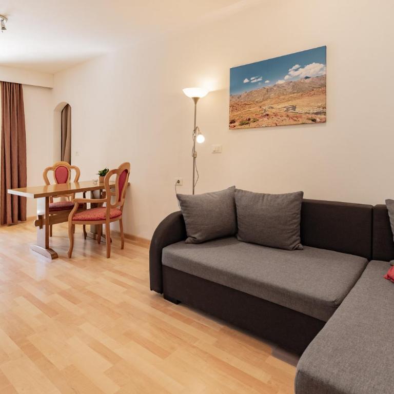 Residence Karpoforus - One-Bedroom Apartment with Garden View - 4
