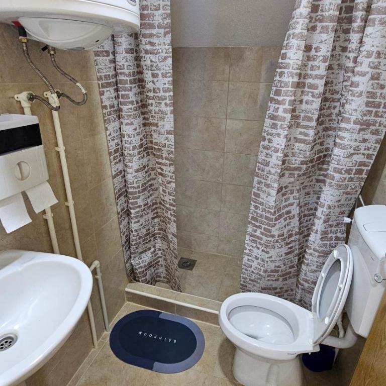 Rooms DVORIŠTA - Triple Room with Private External Bathroom - 7