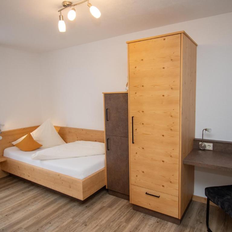 Gasthof-Pension Waldfriede - Einzelzimmer mit Balkon - 1