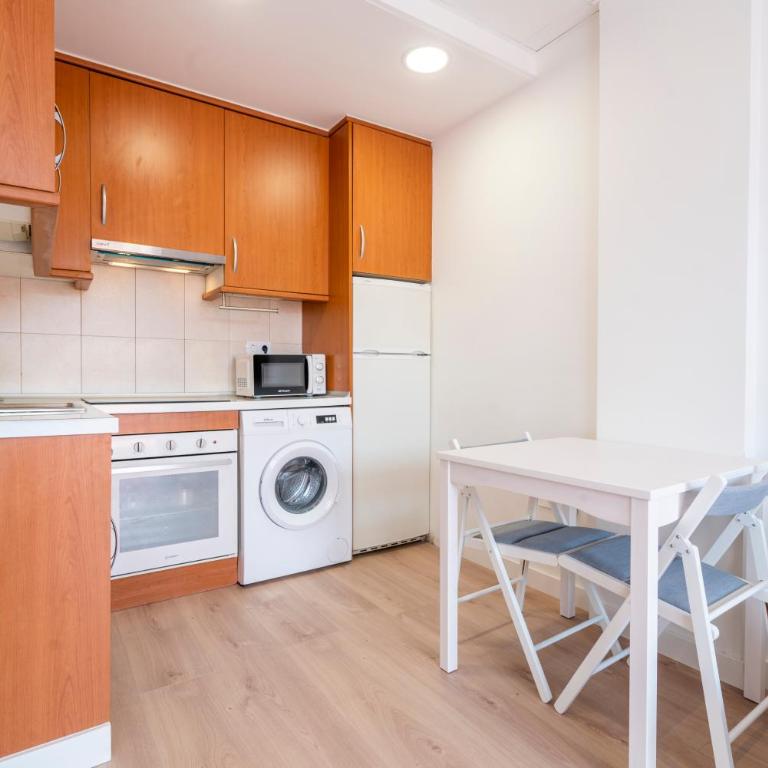 Apartamentos Noviembre - Deluxe One-Bedroom Apartment with City View - 10