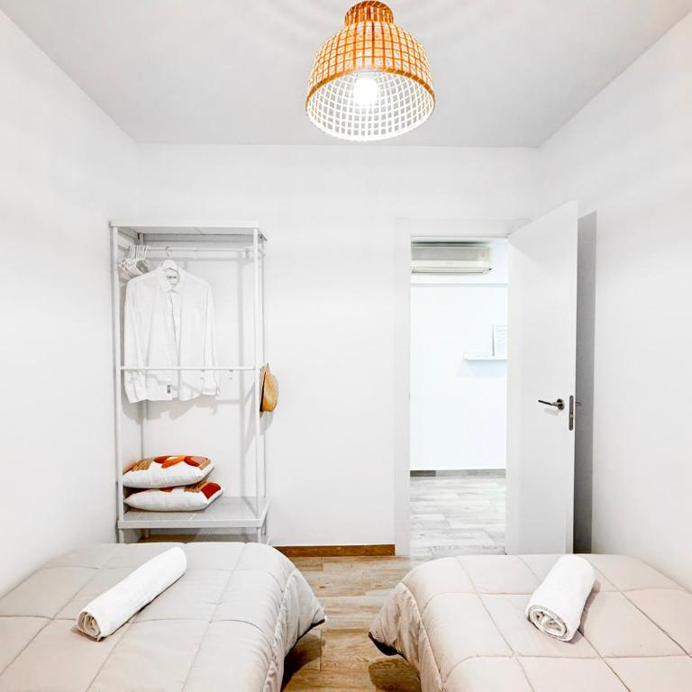 NUEVO, a 60 metros de la playa y con vistas laterales al mar - Two-Bedroom Apartment - 19