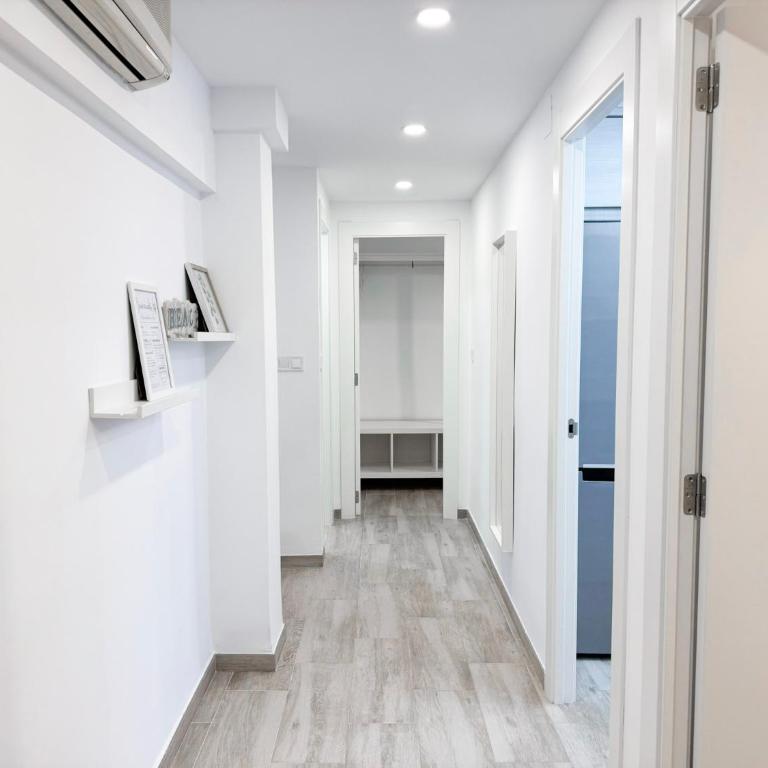 NUEVO, a 60 metros de la playa y con vistas laterales al mar - Two-Bedroom Apartment - 26