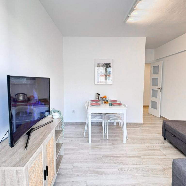 NUEVO, a 60 metros de la playa y con vistas laterales al mar - Two-Bedroom Apartment - 5