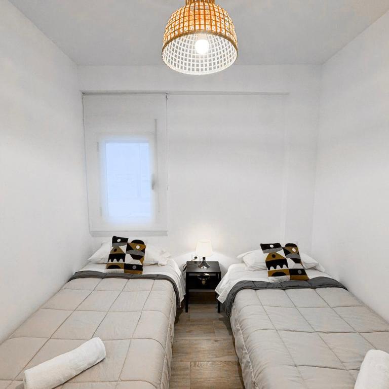 NUEVO, a 60 metros de la playa y con vistas laterales al mar - Two-Bedroom Apartment - 17