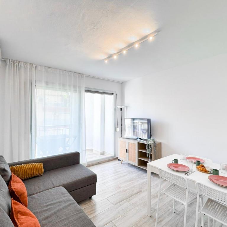 NUEVO, a 60 metros de la playa y con vistas laterales al mar - Two-Bedroom Apartment - 8